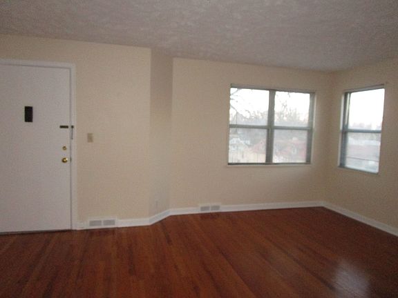 2nd image of 5057 Leavenworth St