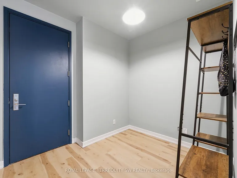380 Macpherson Ave #324 — Photo 18