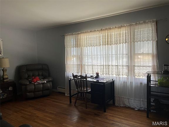 4th image of 111 N Mountain St