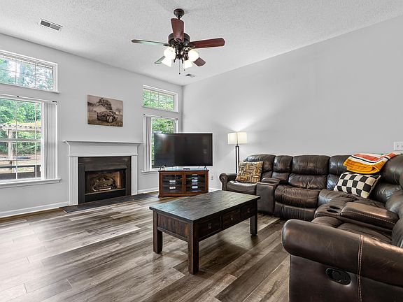3rd image of 128 Black Creek Ln