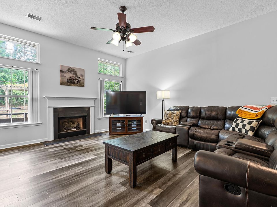 1st image of 128 Black Creek Ln