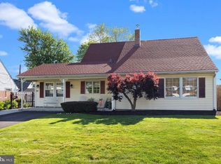 32 Needlepine Ln, Levittown, PA 19054