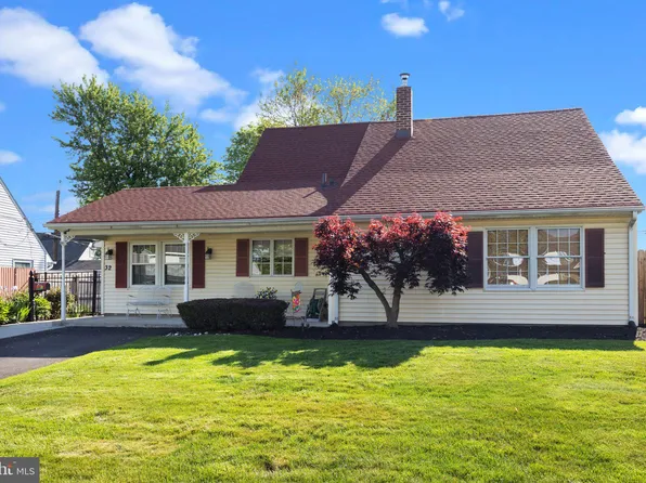 32 Needlepine Ln, Levittown, PA 19054