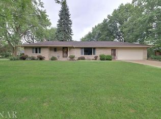 2614 Ridge Rd, Bloomington, IL 61704