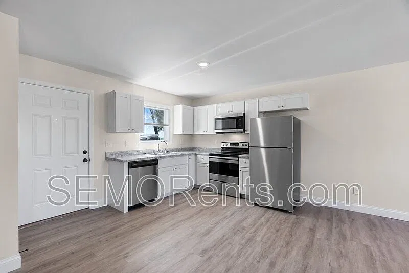 1 bed, 1.0 bath, $750 — Photo 2