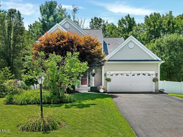 35 Willowbrook Terrace, Clifton Park, NY 12065