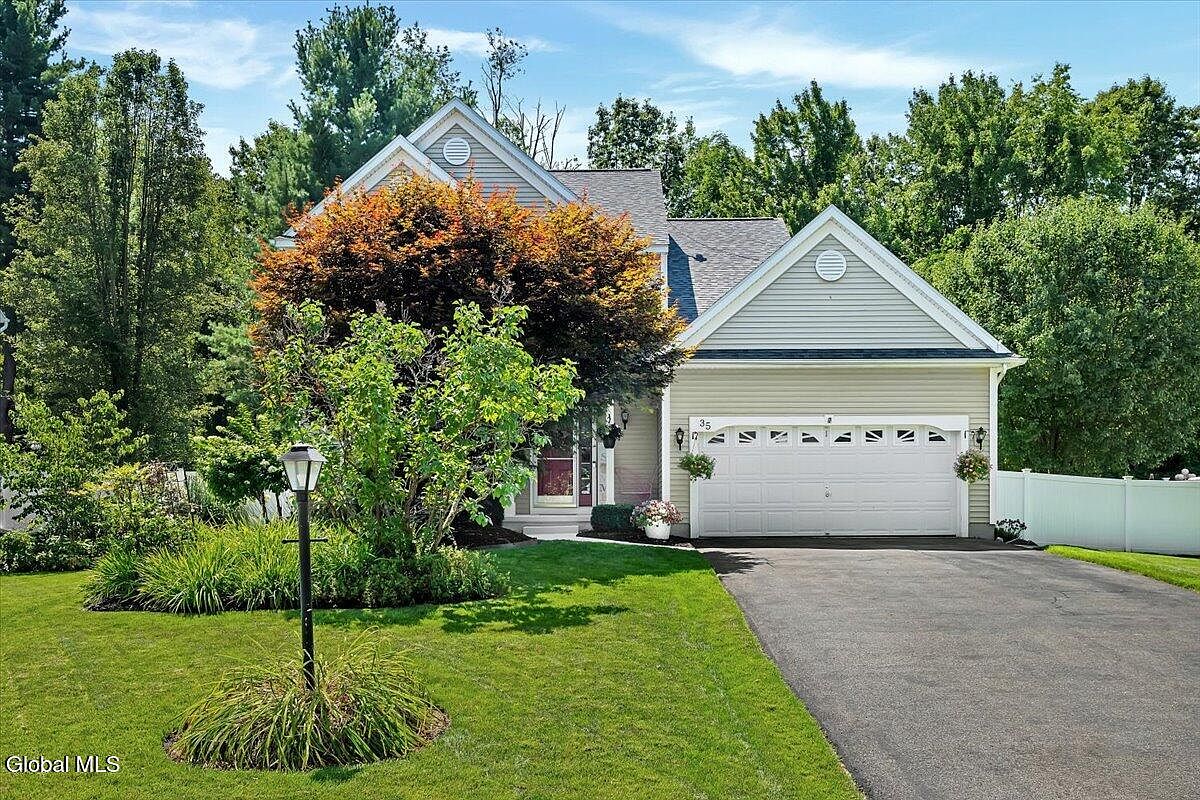 1st image of 35 Willowbrook Terrace