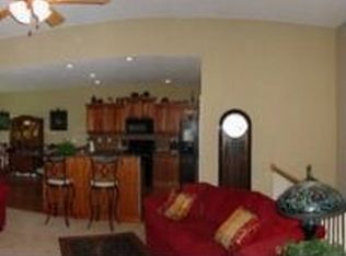 2700 S Woodbury Dr, Independence, MO 64055