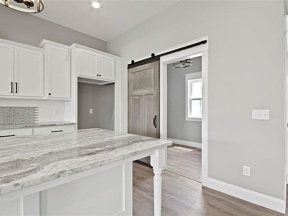 5th image of 3308 Chestnut Hl
