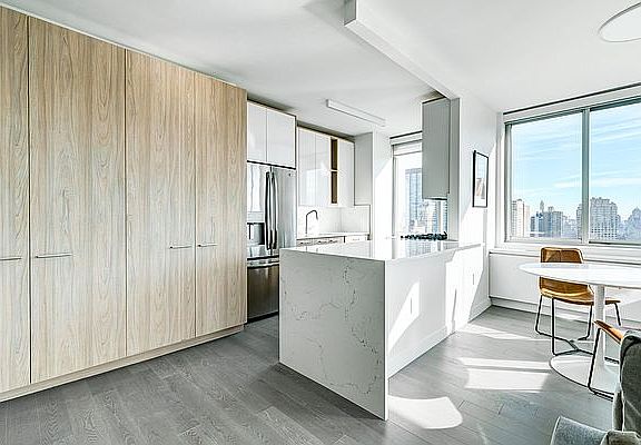 4th image of 101 W End Ave #21H