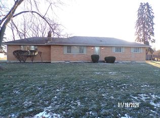 6105 Country Estates Dr, Tipp City, OH 45371
