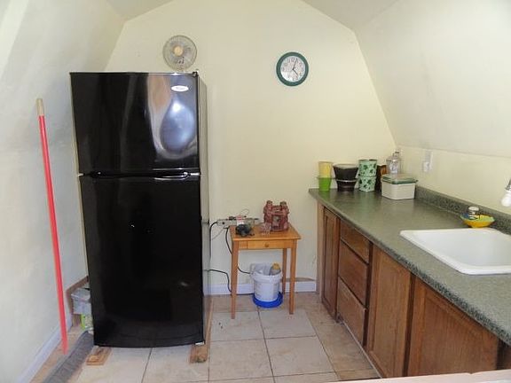 3rd image of 10 Ivy Pl