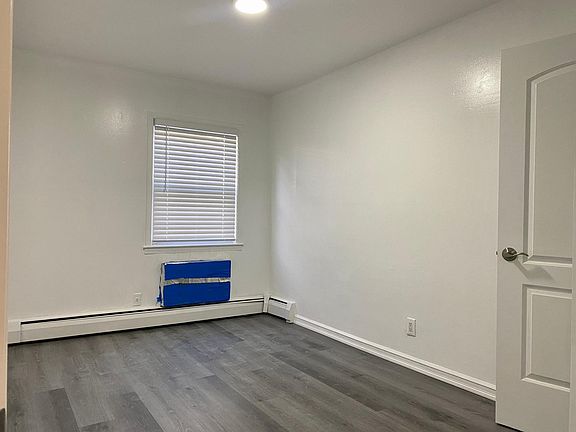 3rd image of 21349 35th Ave Floor 1
