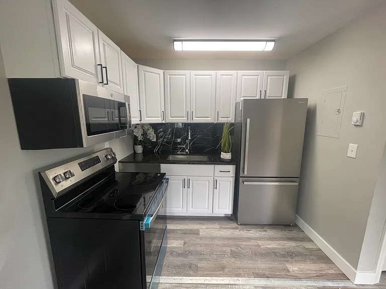 92 William St #1 — Photo 1