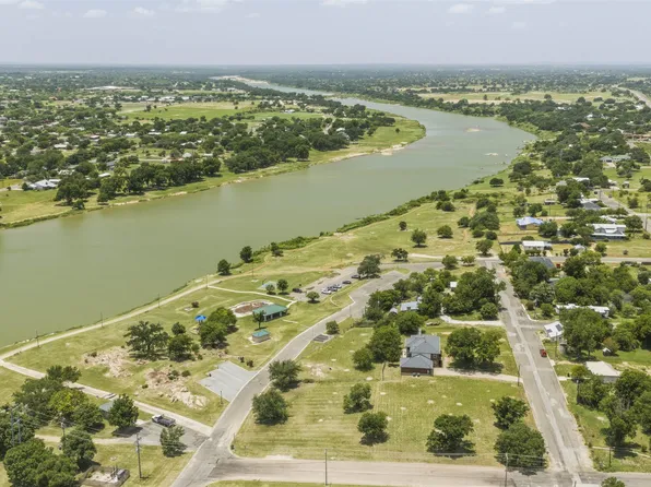 300 W Tarrant St Street, Llano, TX 78643