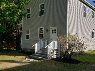 28 High St, Winthrop, ME 04364