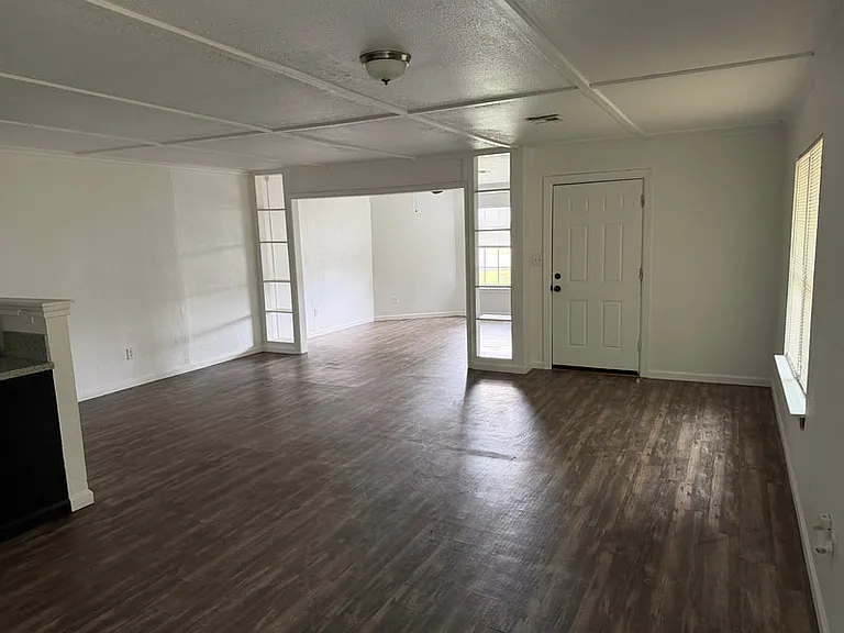 606 N Pesotum Ave — Photo 5
