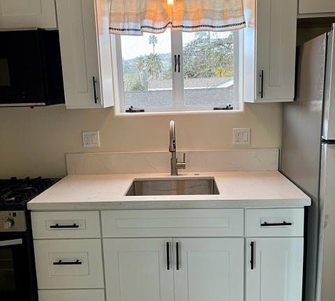 3rd image of 126 N 8th St #126