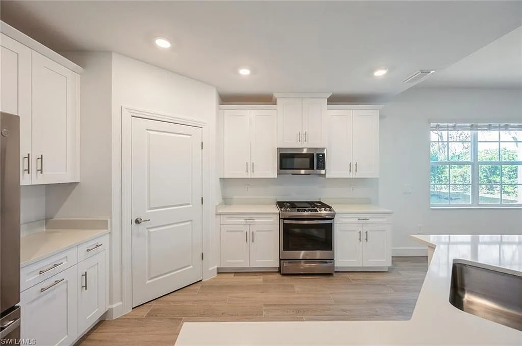 3 bed, 2.0 bath, 1710 sqft, $5,400 — Photo 4