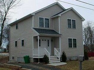 31 Cove St, Riverside, RI 02915