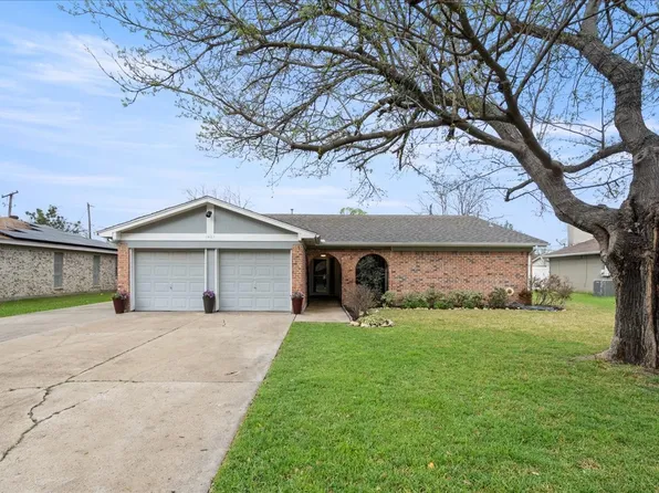 1405 Timberline Dr, Benbrook, TX 76126