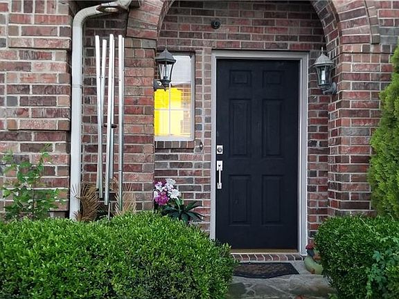 2nd image of 2537 Redfield Dr