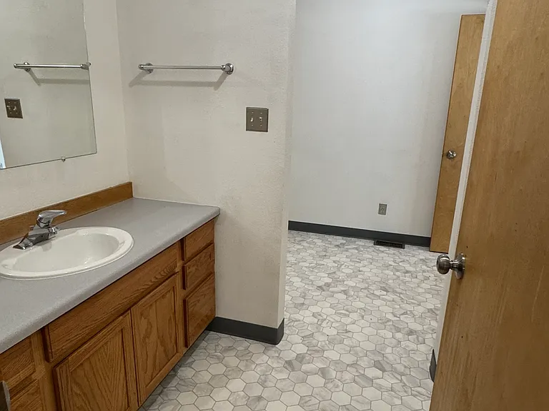 1627 Poplar St #1 — Photo 5