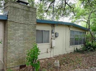 818 W Crestline Dr, San Antonio, TX 78228