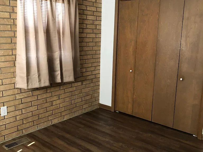 608 S Willis St — Photo 11
