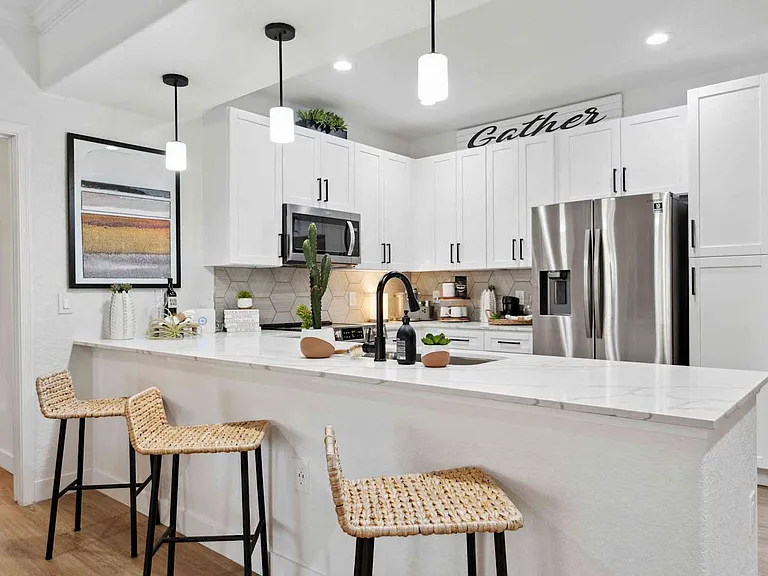 The Laurel Apartments — Photo 11