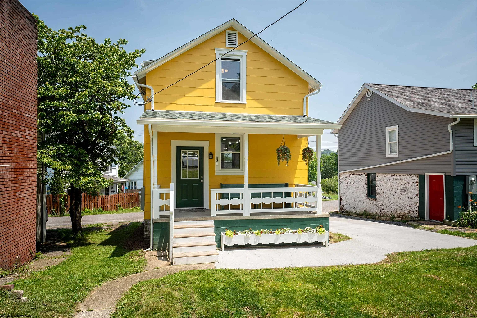 421 White Ave photo 1