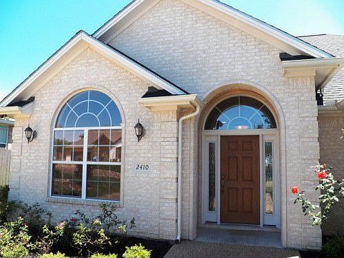 2nd image of 2410 Newark Cir