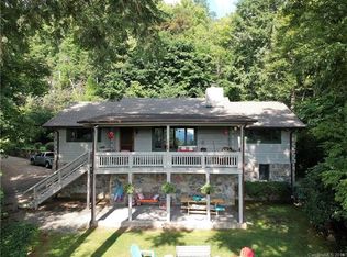 782 Setzer Cove Rd, Maggie Valley, NC 28751