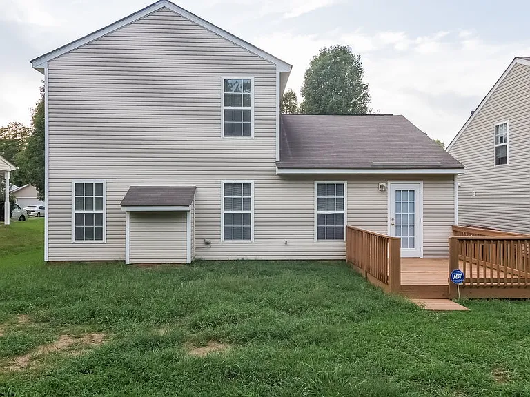 1028 Jordans Pond Ln — Photo 13