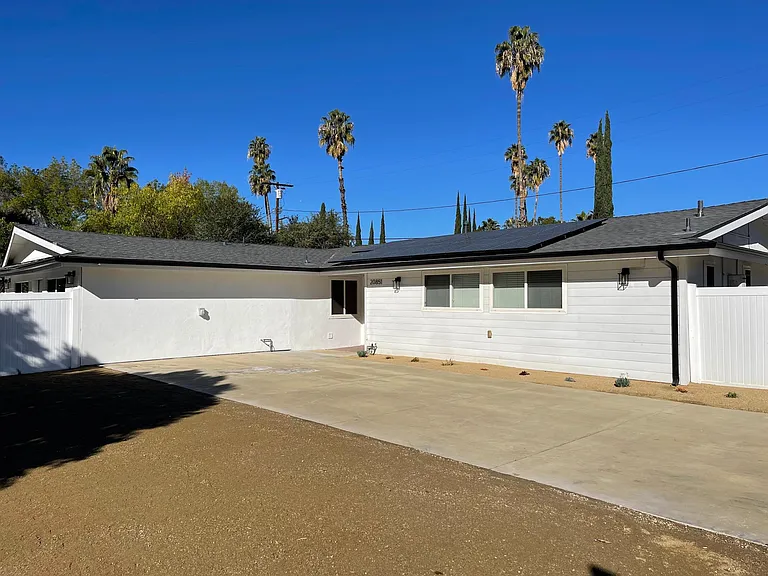 20851 Burbank Blvd — Photo 15