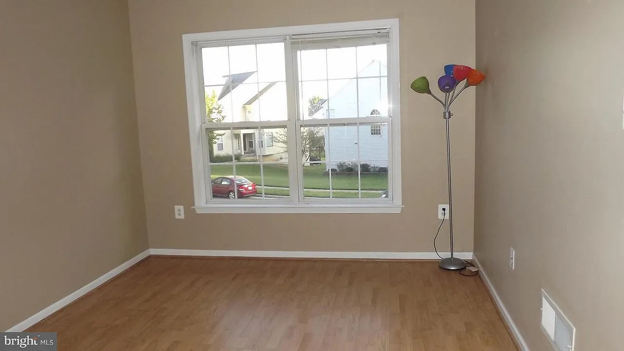 5 bed, 3.5 bath, 2994 sqft, $3,900 — Photo 2
