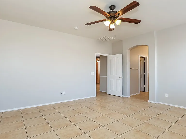 7805 S 68th Dr — Photo 9