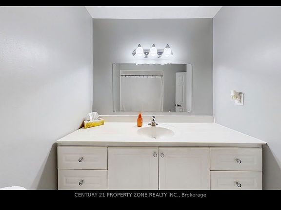 5th image of 3 Collins Cres Room 1