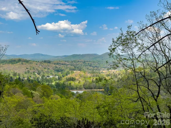 Pine Point Rd, Spruce Pine, NC 28777