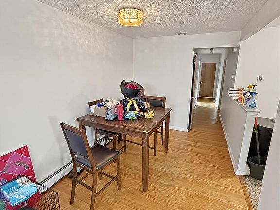4th image of 562 Larkspur St