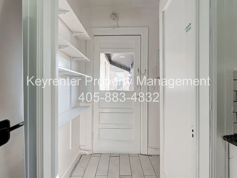 N Gatewood Ave Duplex — Photo 21