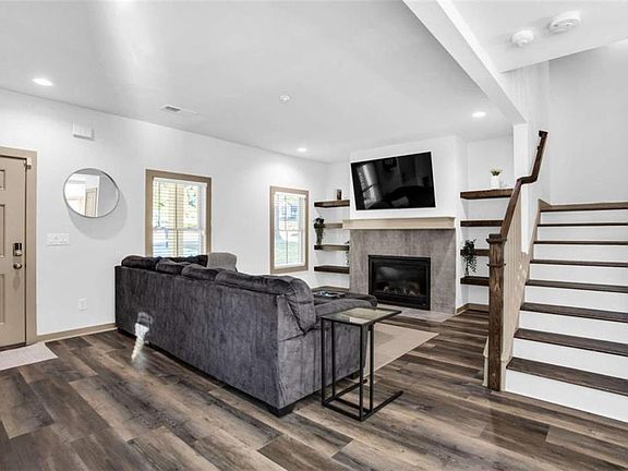 3rd image of 128 Nathan Rd SW