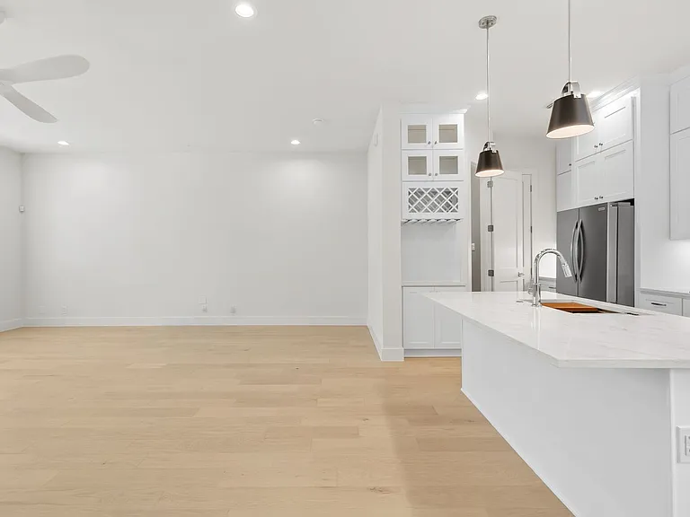 10607 Enclave Shadows Ct — Photo 32