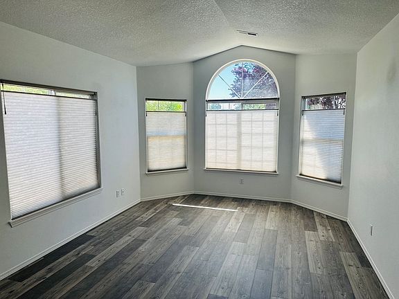 2nd image of 16018 NE 72nd Cir