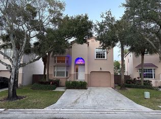 10671 NW 12th Dr, Plantation, FL 33322