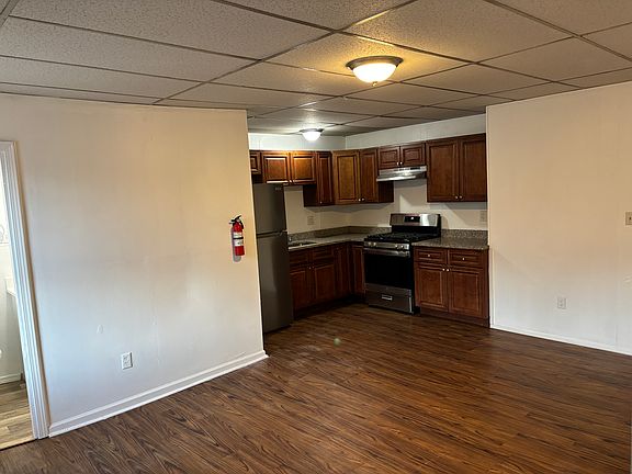 4th image of 75 Crapo St #830a18666