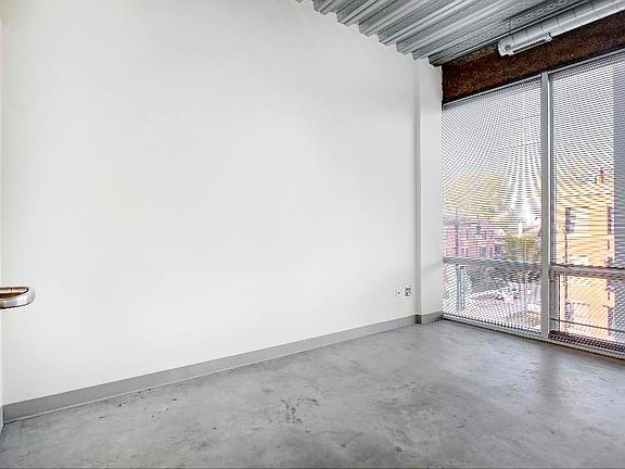 3rd image of 1237 W Fullerton Ave #1C