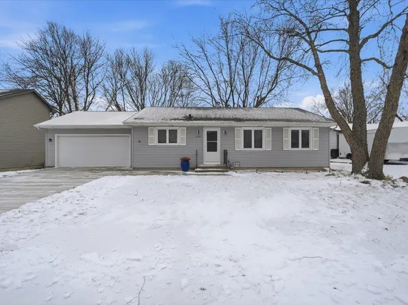 2718 Ryan Dr, Cedar Falls, IA 50613