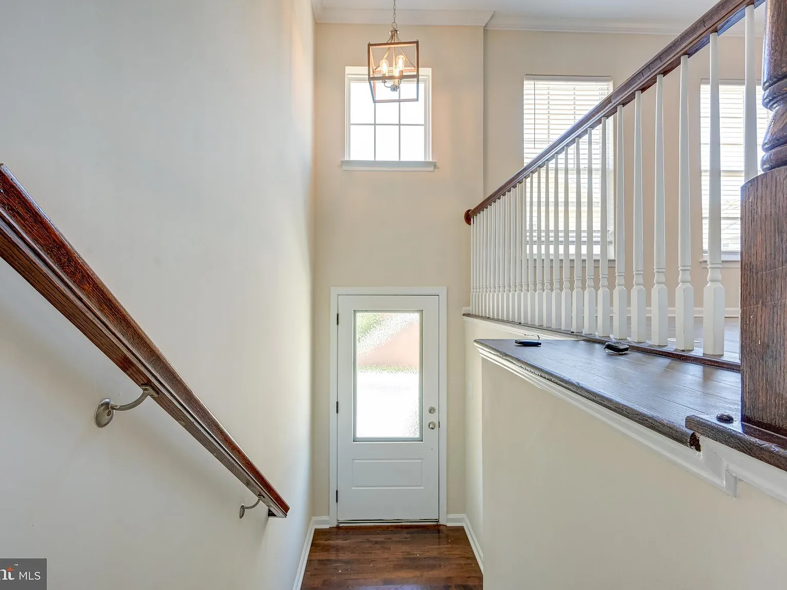 3 bed, 3.5 bath, 2564 sqft, $3,700 — Photo 3
