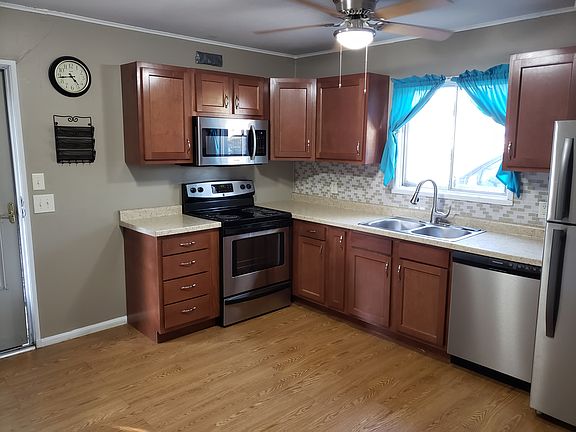 4th image of 902 S Meadowview Dr